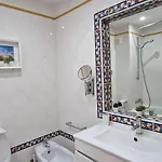 Oura Sunset Apartman
